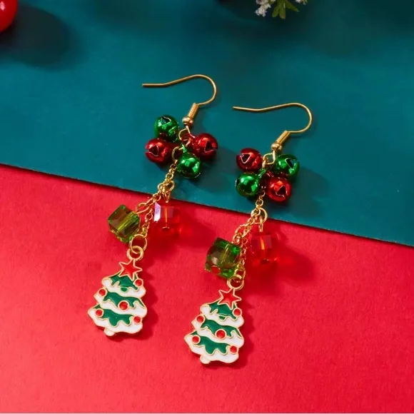 🎄 Red & Green Beaded Christmas Tree Earrings – Holiday Dangle Earrings for Women - Picture 5 of 5